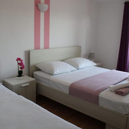 Apartments Renata Seget Donji Exterior photo