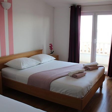 Apartments Renata Seget Donji Exterior photo