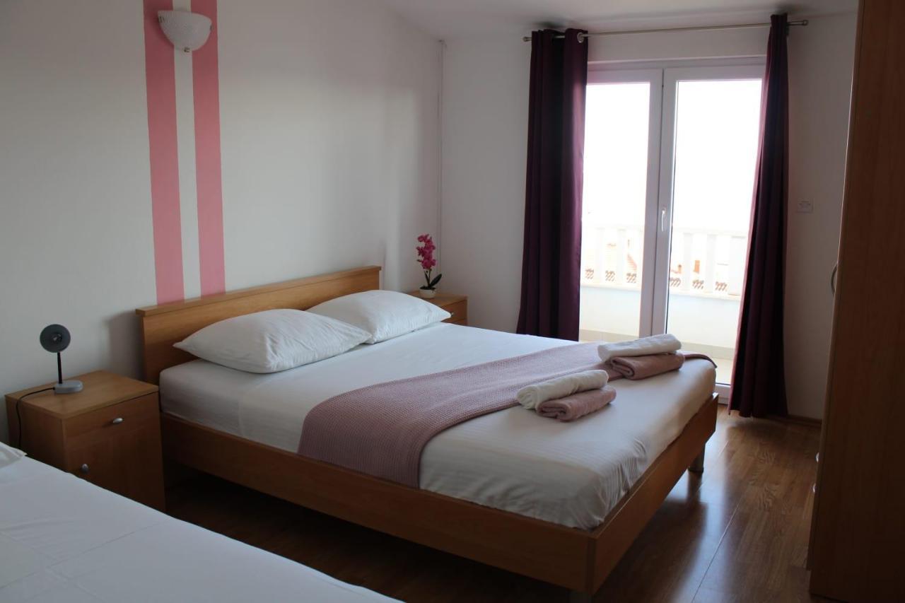 Apartments Renata Seget Donji Exterior photo