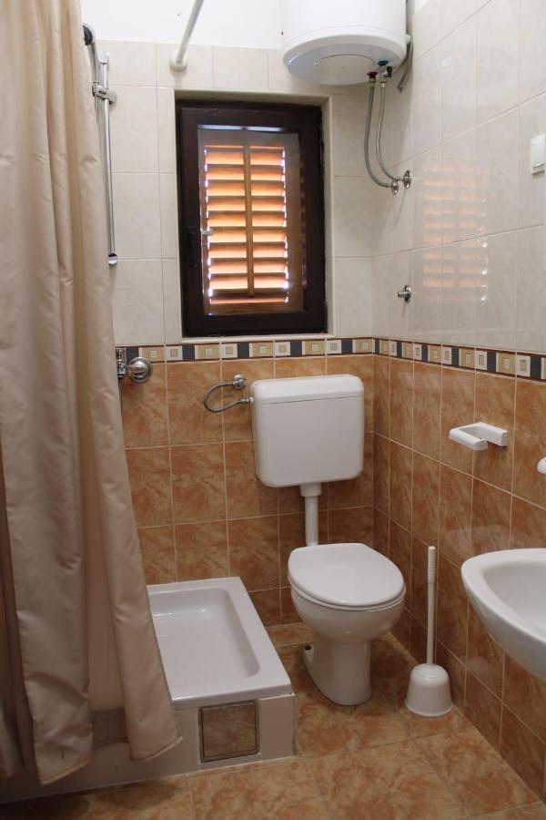 Apartments Renata Seget Donji Exterior photo