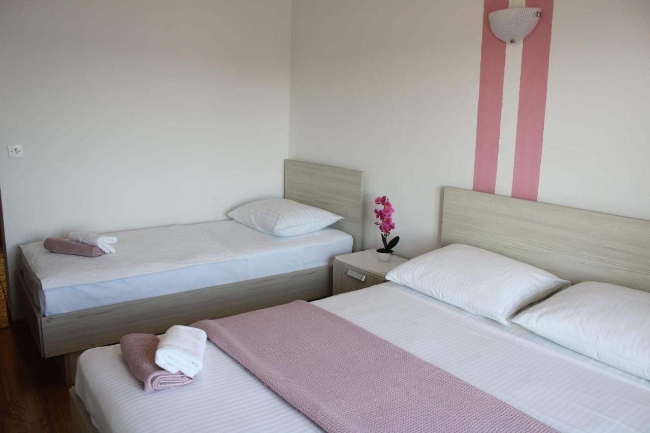 Apartments Renata Seget Donji Exterior photo