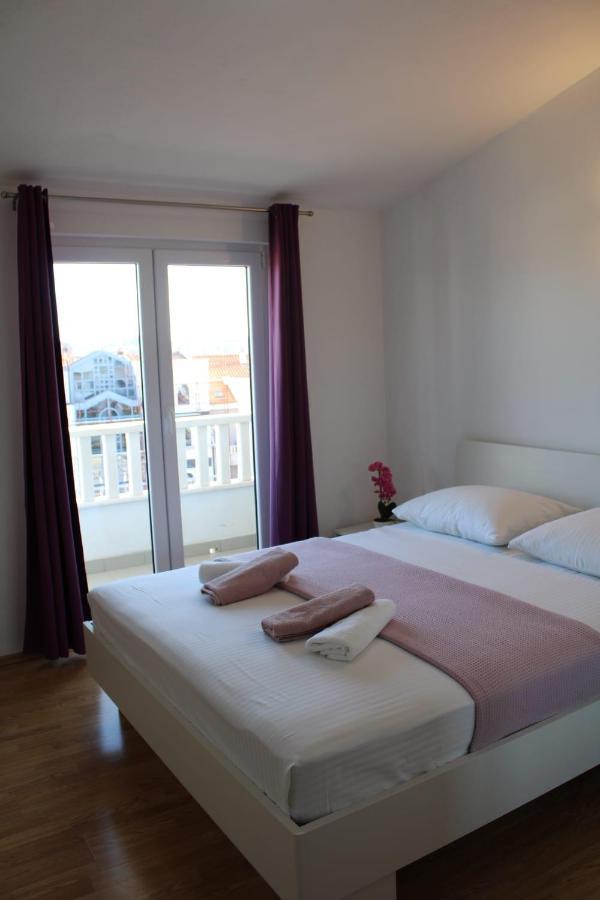 Apartments Renata Seget Donji Exterior photo