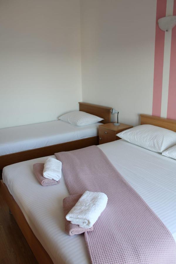 Apartments Renata Seget Donji Exterior photo